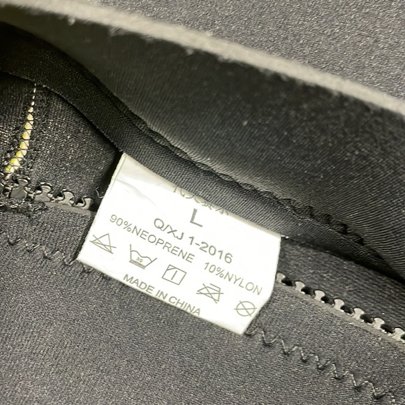 Dive & Sail wetsuit size large (fit my slender 8 yr old) - Picture 3 of 4